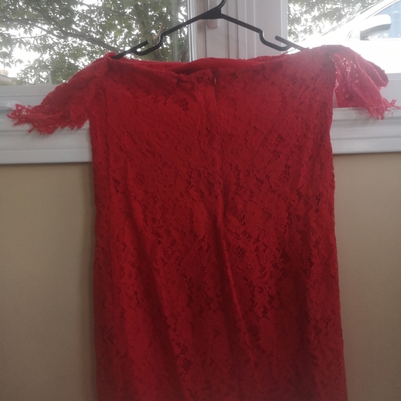 Red lace dress - Picture 2 of 2